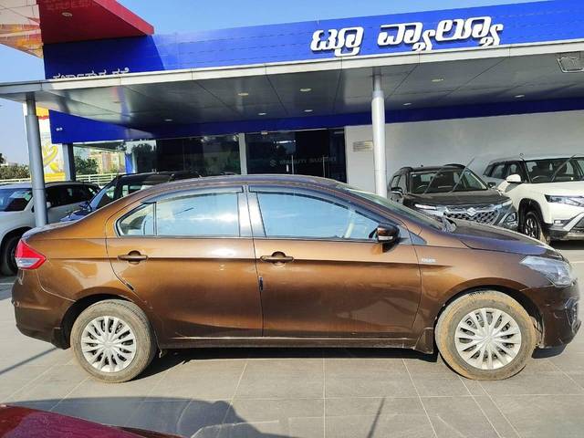 https://images10.gaadi.com/usedcar_image/4282926/original/processed_497fcb8651a89ba1b220d1c7c99bb329.jpg?imwidth=6402