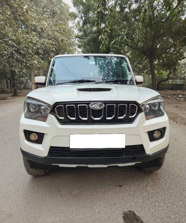 https://images10.gaadi.com/usedcar_image/4282942/original/processed_b17884085a6f9755a5c62985a959a3bd.jpg?imwidth=6400