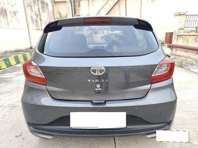 https://images10.gaadi.com/usedcar_image/4282961/original/processed_e130dc9275d428639eda0d7b5135ec0f.png?imwidth=6402