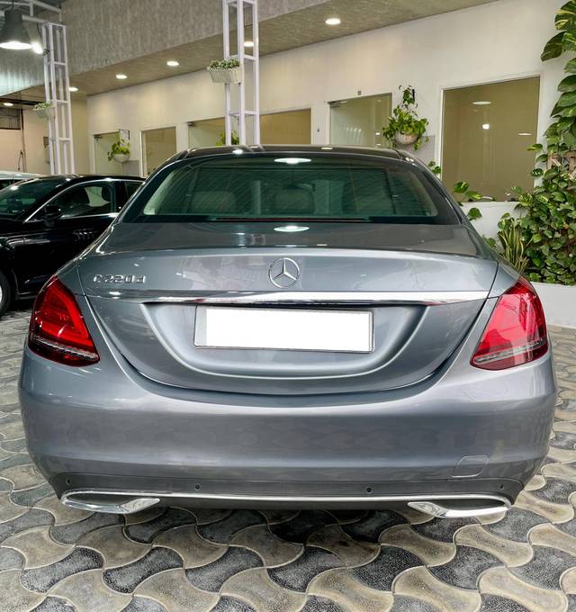 https://images10.gaadi.com/usedcar_image/4283025/original/processed_b94c9099f79d3923312e72178e528cb3.jpg?imwidth=6402