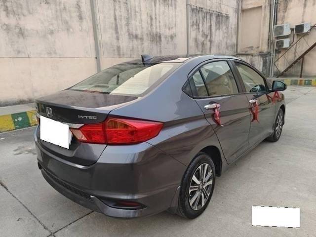 https://images10.gaadi.com/usedcar_image/4283386/original/processed_fce8168dce1b7e356783115cc18ef006.jpg?imwidth=6402