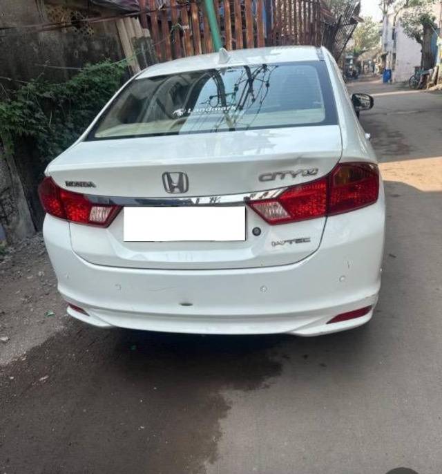 https://images10.gaadi.com/usedcar_image/4283505/original/processed_b5178a17-274a-4da7-9ea4-2c0e66f3ff0d.jpeg?imwidth=6401