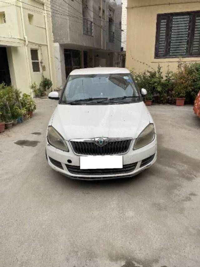 https://images10.gaadi.com/usedcar_image/4283509/original/35c364f445a3b13bbf92c40bbb400dce.jpg?imwidth=6400