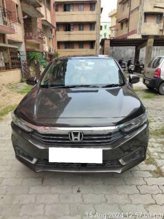 https://images10.gaadi.com/usedcar_image/4283579/original/processed_a0844ae1-b41c-4155-9516-6d798a7cd53f.jpg?imwidth=6400