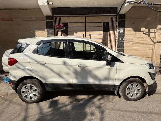 https://images10.gaadi.com/usedcar_image/4283617/original/6eb6841ae46f53ae33664c2a7d6eb928.jpeg?imwidth=6402