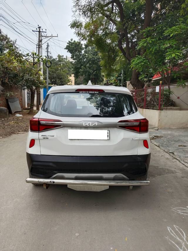 https://images10.gaadi.com/usedcar_image/4283634/original/processed_6e69529b4306c53198401685f1525a9e.jpg?imwidth=6402