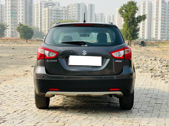 https://images10.gaadi.com/usedcar_image/4283727/original/processed_406967c04bb2a429e9e57ecf5187c425.jpg?imwidth=6402