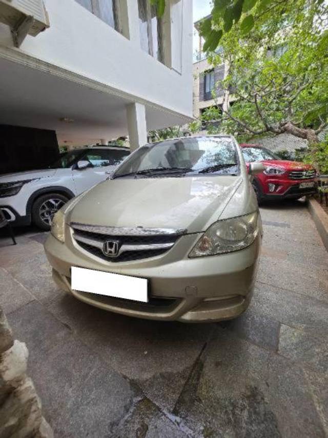 https://images10.gaadi.com/usedcar_image/4283743/original/processed_c5211d8c-3042-40b4-982e-c41cb3bff138.jpg?imwidth=6402