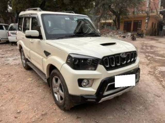 https://images10.gaadi.com/usedcar_image/4283790/original/processed_8dd48a7f3e24ece3f868707409e61ac4.jpg?imwidth=6400