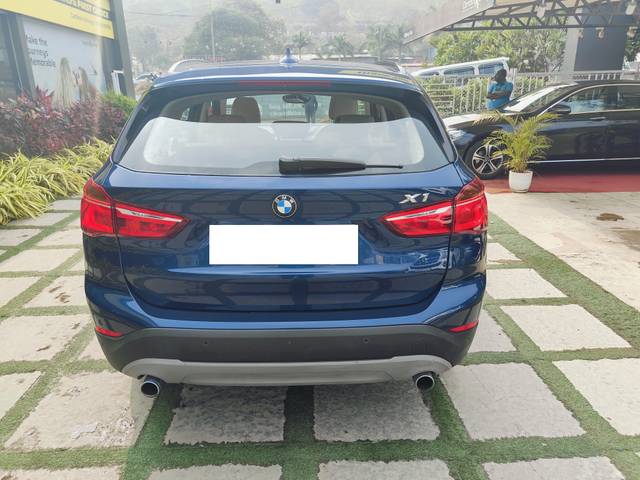 https://images10.gaadi.com/usedcar_image/4283807/original/processed_44fe701cdabebed8f10c6da2ca0d82a9.jpg?imwidth=6402