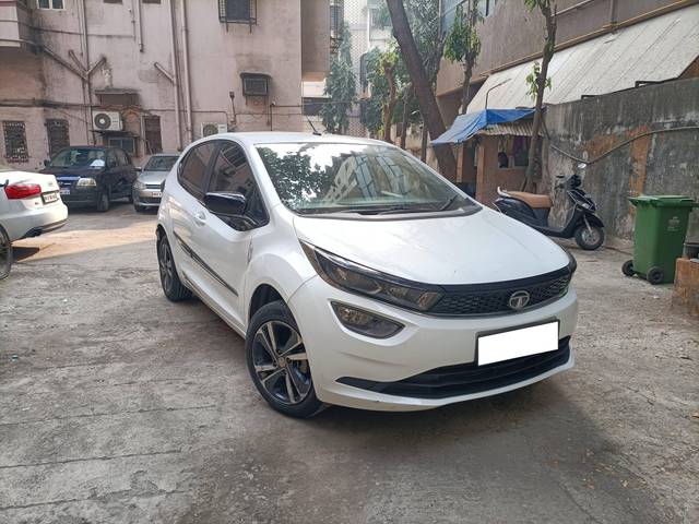 https://images10.gaadi.com/usedcar_image/4284027/original/processed_4293bbdc2e7c00770237b5086c247cb3.jpg?imwidth=6400