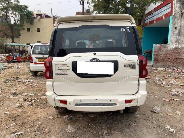 https://images10.gaadi.com/usedcar_image/4284133/original/b4fdff24a9ad28d1a328a34df8680311.jpeg?imwidth=6401