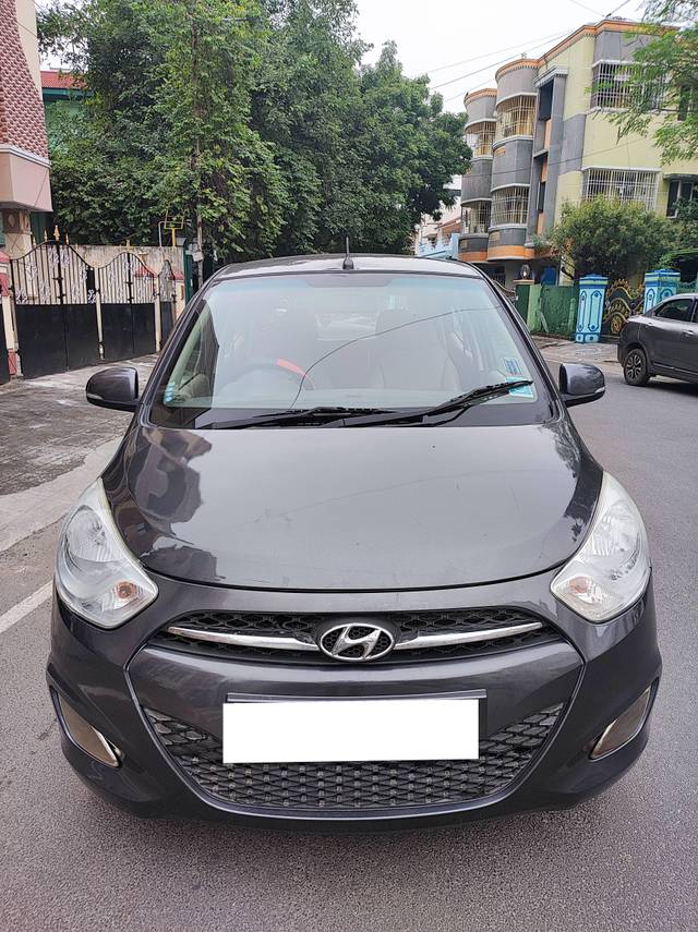 https://images10.gaadi.com/usedcar_image/4284201/original/processed_f9d8894139f8b6334410cfeded8eae0e.jpg?imwidth=6400