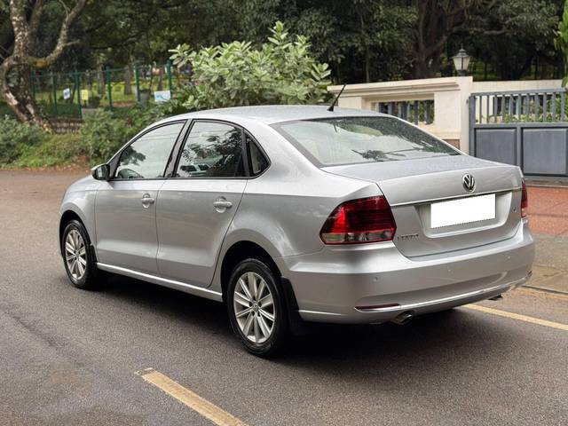 https://images10.gaadi.com/usedcar_image/4284246/original/processed_1340361634a3e9cc74f42a0c996c2ce7.jpg?imwidth=6402