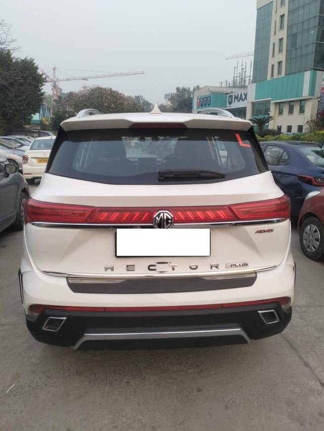 https://images10.gaadi.com/usedcar_image/4284263/original/processed_f4d256ece7bf0bd8d5c1b0f601867087.jpeg?imwidth=6402