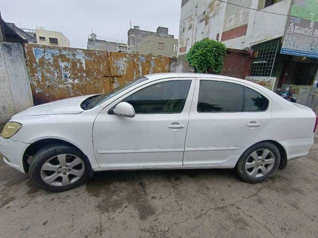 https://images10.gaadi.com/usedcar_image/4284405/original/processed_4ea97926-d42b-4f20-83e3-98fda9edc573.jpg?imwidth=6400