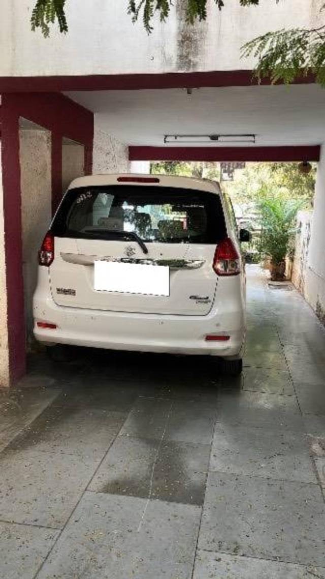 https://images10.gaadi.com/usedcar_image/4284477/original/processed_25f7997d-5240-4f0d-9301-d30be651cb46.jpg?imwidth=6401