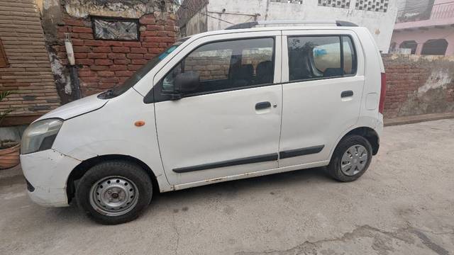 https://images10.gaadi.com/usedcar_image/4284638/original/f1a6fb07a8f21465847f7e92690c7700.jpg?imwidth=6402