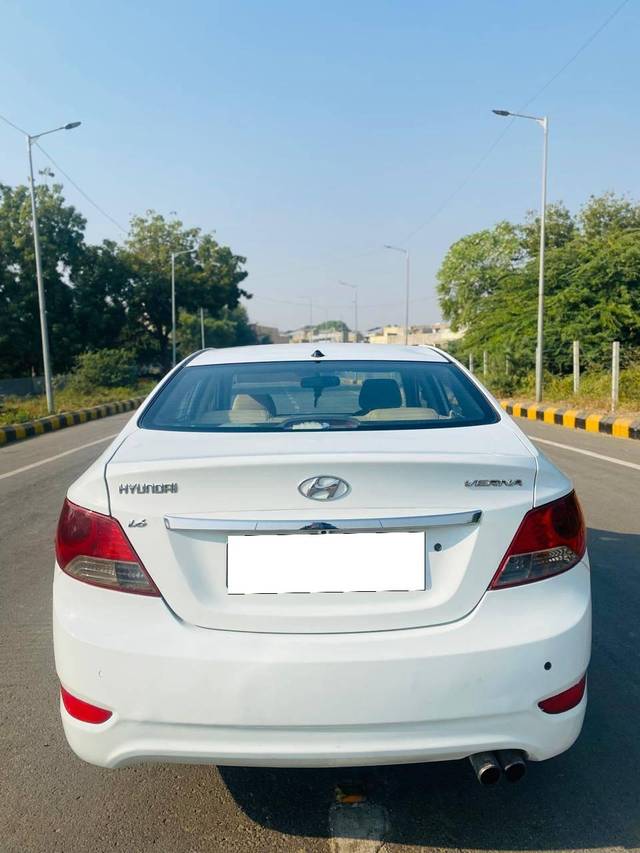 https://images10.gaadi.com/usedcar_image/4284669/original/processed_a26ef12fec7d3614b8e96cb6310e56c0.jpg?imwidth=6402