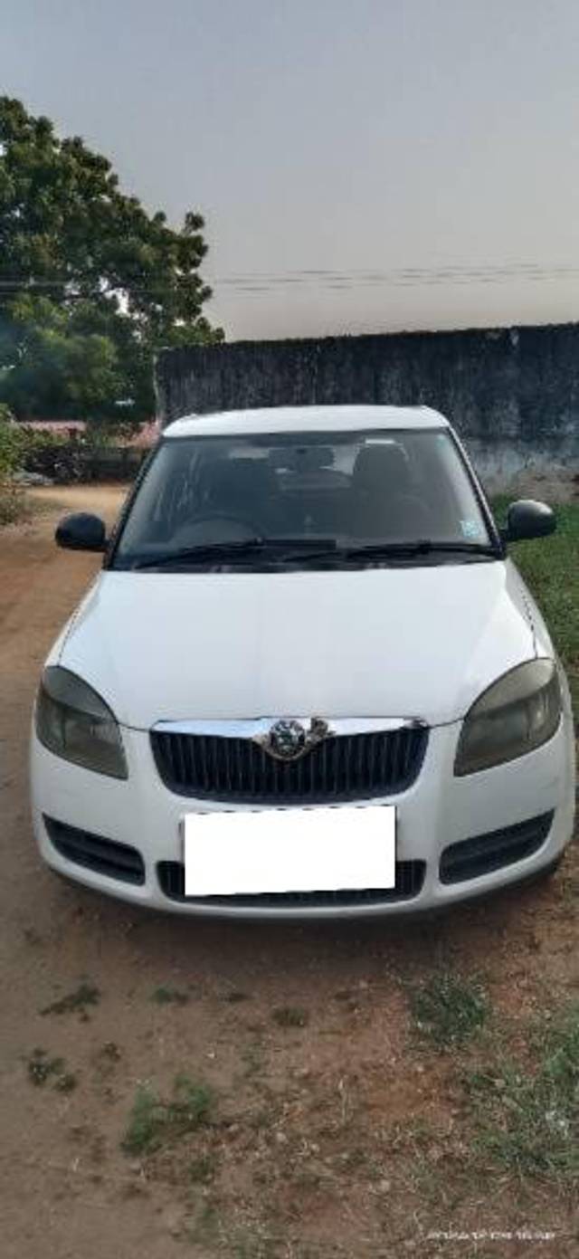 https://images10.gaadi.com/usedcar_image/4284702/original/processed_380f8623-5fbf-41aa-a2fe-3a9b5dc3281b.jpg?imwidth=6400