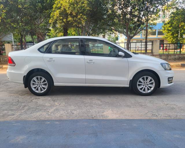 https://images10.gaadi.com/usedcar_image/4284745/original/209f771014a63a032d2273278614dad5.jpg?imwidth=6401