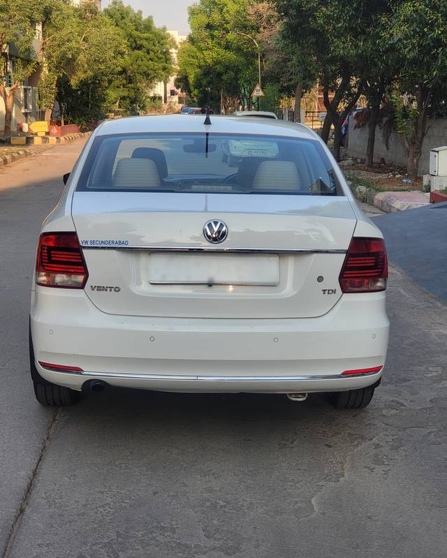 https://images10.gaadi.com/usedcar_image/4284745/original/processed_0ac2b890c4b07bbd1fbe9f3838852cec.jpg?imwidth=6402