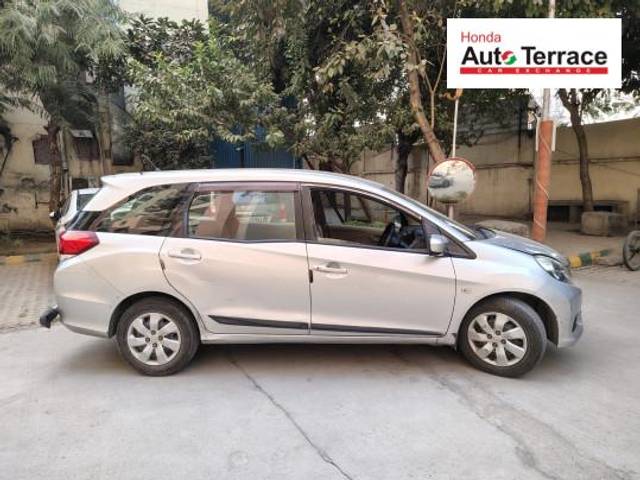 https://images10.gaadi.com/usedcar_image/4284763/original/292a8a2fd60aa3f70c567ff95712a125.jpg?imwidth=6400