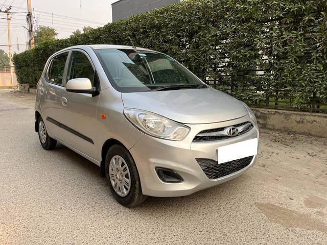 https://images10.gaadi.com/usedcar_image/4284826/original/processed_9a4834b9ad9c21793a245dfe88198ace.jpg?imwidth=6400