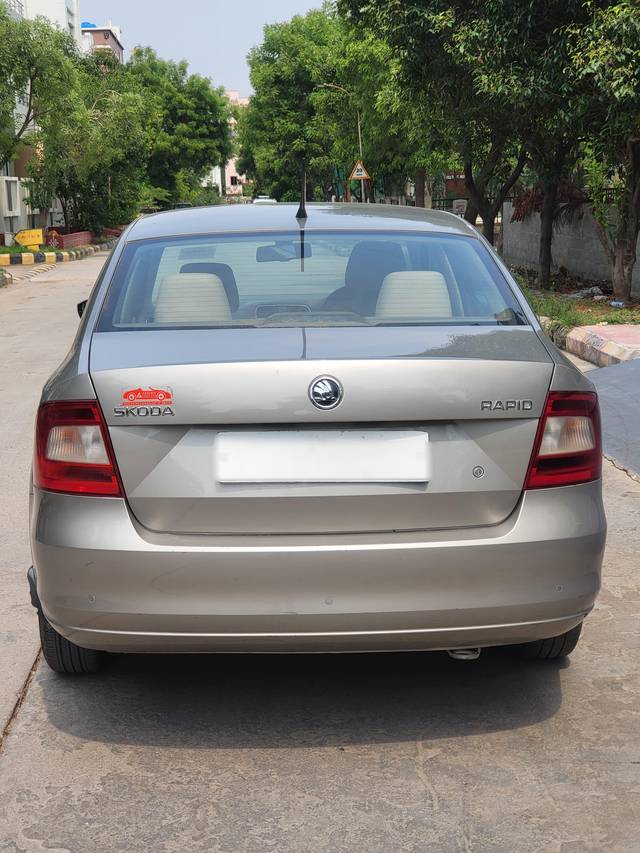 https://images10.gaadi.com/usedcar_image/4284829/original/processed_084132f5c28f59b633c766726bd69e1a.jpg?imwidth=6402