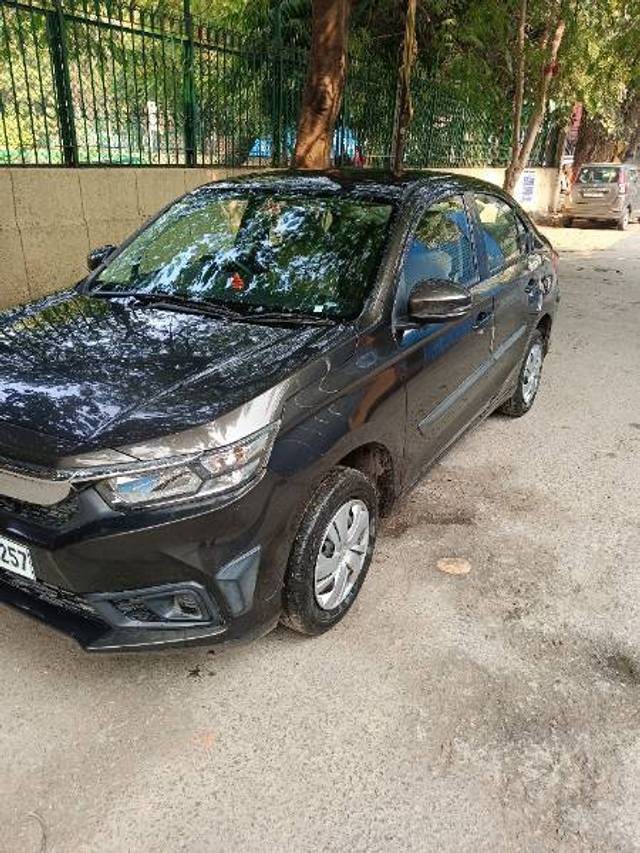 https://images10.gaadi.com/usedcar_image/4284867/original/44eeefa53787d193aa4a7fb5a89fe90c.jpg?imwidth=6402