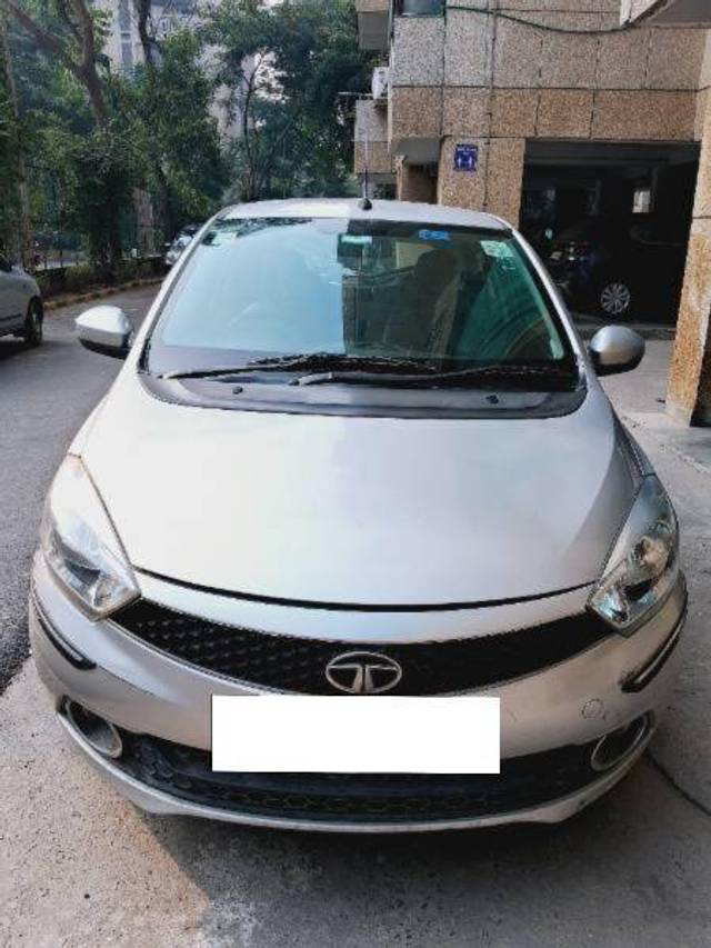 https://images10.gaadi.com/usedcar_image/4284899/original/d5b1a8ca40ad9d018e9fc26a58407eab.jpg?imwidth=6400