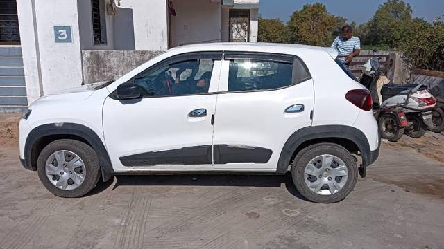 https://images10.gaadi.com/usedcar_image/4284900/original/processed_aaf48570-0684-4912-b6f9-a9b78b5ccda5.jpg?imwidth=6402