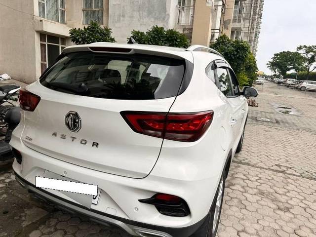 https://images10.gaadi.com/usedcar_image/4284966/original/processed_9f5e9aca-9765-483e-98b4-07563a817080.jpg?imwidth=6402