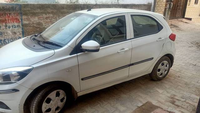 https://images10.gaadi.com/usedcar_image/4284975/original/c3451680060f8b257f89b2b252f8568c.jpg?imwidth=6402