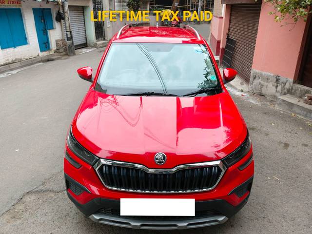 https://images10.gaadi.com/usedcar_image/4285050/original/processed_9d2ee15594b7f42bc4ac622614415628.jpg?imwidth=6402