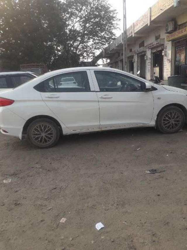 https://images10.gaadi.com/usedcar_image/4285100/original/processed_e33d4ffe-7a9a-4209-9f11-3fcd6fbcb200.jpg?imwidth=6401