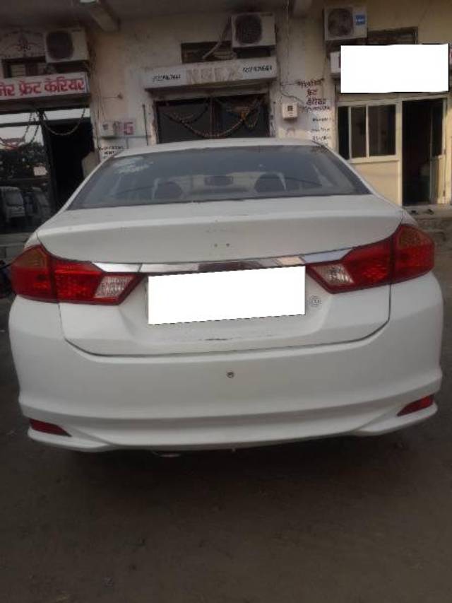 https://images10.gaadi.com/usedcar_image/4285100/original/processed_f5013bc2-9eb8-406b-8888-91b241aa1379.jpg?imwidth=6402