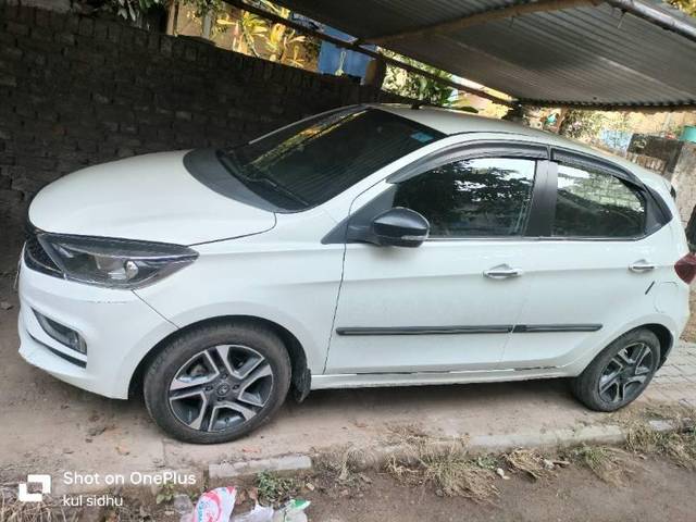 https://images10.gaadi.com/usedcar_image/4285183/original/processed_878f8fd0-3f95-477c-bf3f-073ff410b50b.jpg?imwidth=6400