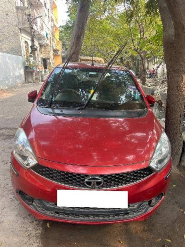 https://images10.gaadi.com/usedcar_image/4285206/original/a1854ee9fecdaed86e3ff6e7ecab47aa.jpg?imwidth=6400