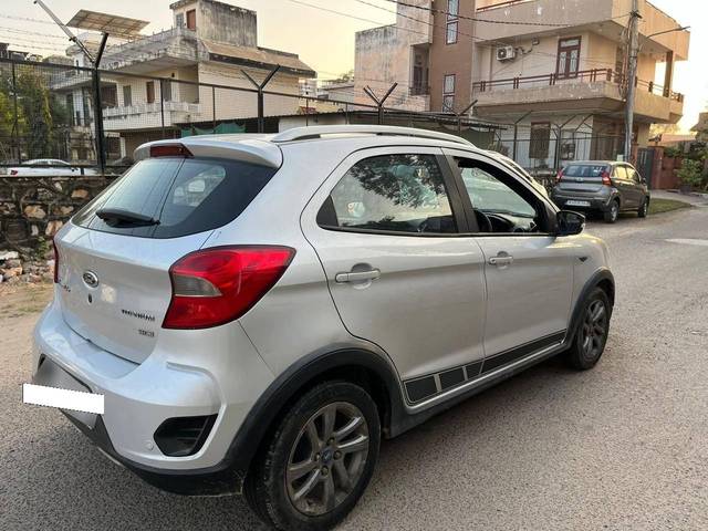 https://images10.gaadi.com/usedcar_image/4285240/original/processed_09db8a4f68bc1088c1904ca0f4ef1a60.jpg?imwidth=6401