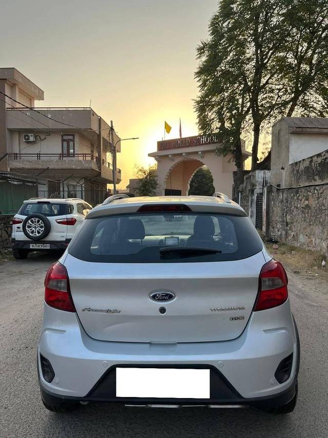 https://images10.gaadi.com/usedcar_image/4285240/original/processed_8104473611fb685a7359661ad137efe4.jpg?imwidth=6402