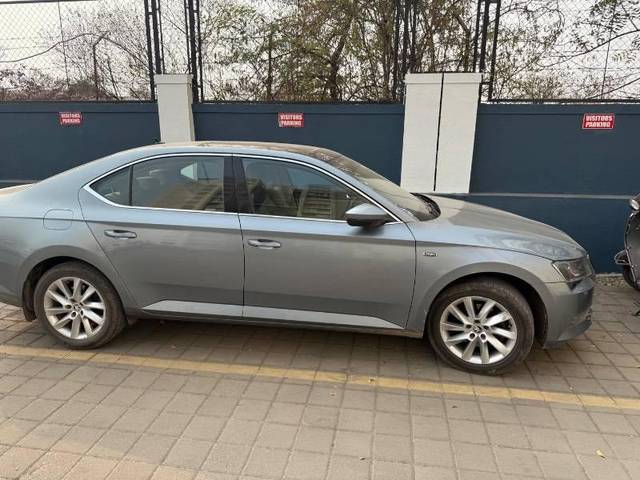 https://images10.gaadi.com/usedcar_image/4285327/original/processed_6d082132-c6d7-4c32-83dc-a94b60da1dc6.jpeg?imwidth=6401