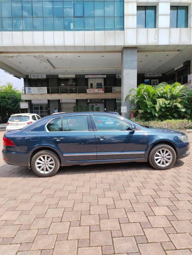 https://images10.gaadi.com/usedcar_image/4285328/original/processed_ae7050a8dc462d5c7f6a13a3579547e8.jpg?imwidth=6401