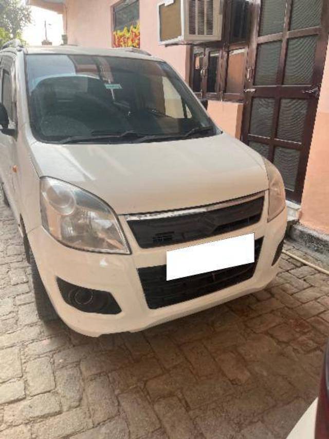 https://images10.gaadi.com/usedcar_image/4285342/original/1617af585f767f67bc7a5e243323fd40.jpg?imwidth=6400