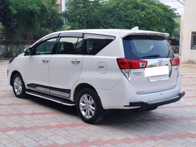 https://images10.gaadi.com/usedcar_image/4285352/original/processed_b9a8252a6158439c6d1d1de78e1284e1.jpg?imwidth=6402