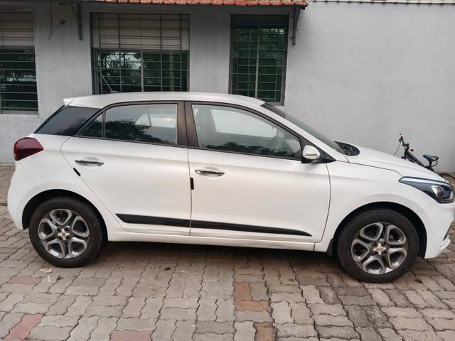 https://images10.gaadi.com/usedcar_image/4285357/original/063c14c51e19733ada46161528b8c247.jpg?imwidth=6401