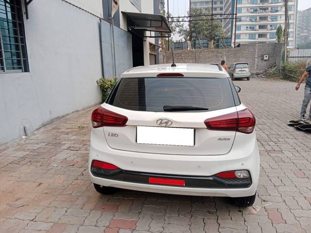 https://images10.gaadi.com/usedcar_image/4285357/original/processed_27b8af4a0b3206c77b40bd9c550765e4.jpg?imwidth=6402