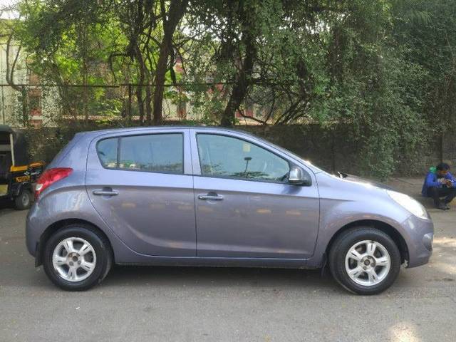 https://images10.gaadi.com/usedcar_image/4285431/original/1ee9fa043240b634d03280d816eb7868.jpg?imwidth=6402