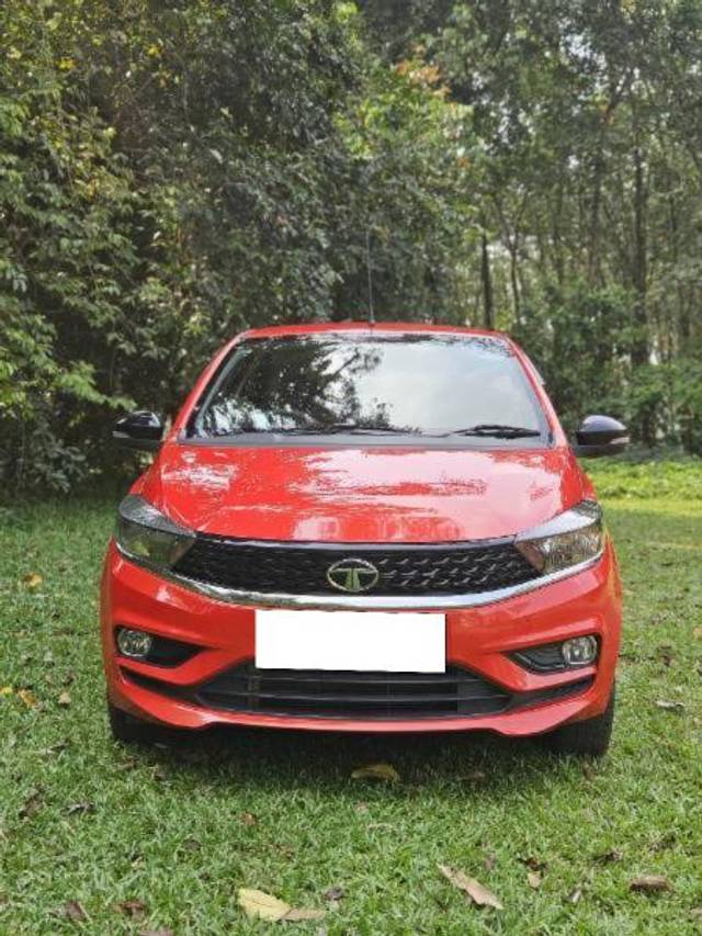 https://images10.gaadi.com/usedcar_image/4285618/original/processed_2740a617-1e77-4c27-a339-f51d4d324dc0.jpg?imwidth=6402