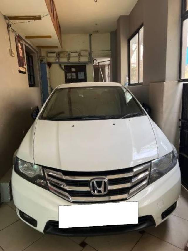 https://images10.gaadi.com/usedcar_image/4285620/original/processed_d8e193ae-ca5d-4f89-a9ed-051f10e3e611.jpg?imwidth=6401